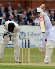Jonathan Trott defends dull England as New Zealand dominate first day