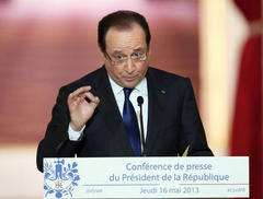 Hollande vows to ‘go on offensive’, push euro government