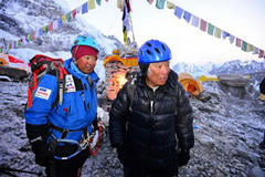 Japan man, 80, starts Mount Everest ascent